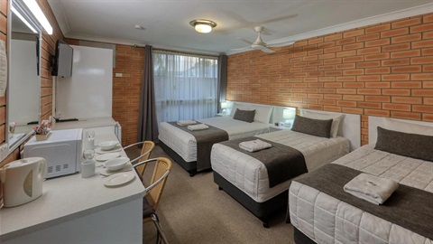 Gunsynd-Motor-Inn-taken-from-website.jpg