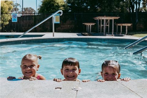Goondiwindi Holiday Park - People Swim - Paulina Eaborn (11).jpg