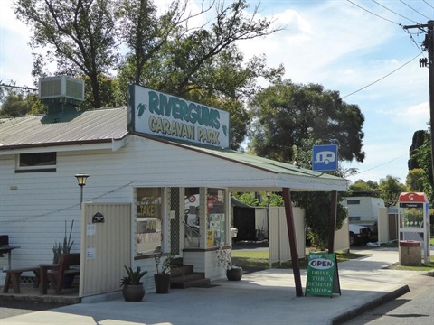 Rivergums-Caravan-Park-taken-from-website.jpg