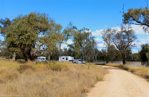 Rainbow reserve, caravan 